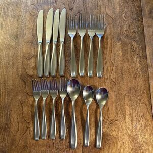 15 Piece Hampton Silversmiths Stainless China 263